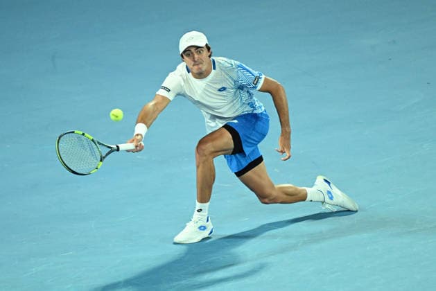 TENNIS AUSTRALIAN OPEN, Adam Walton of Australia in action during the Men™s 1st round match against Carlos Alcaraz of Spain on day 1 of the 2026 Australian Open tennis tournament at Melbourne Park in Melbourne, Sunday, January 18, 2026. ( NO ARCHIVING MELBOURNE VICTORIA AUSTRALIA  Copyright: xJAMESxROSSx 20260118138594784879