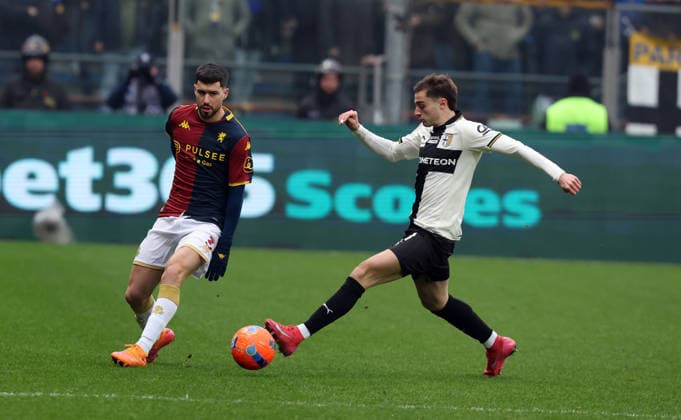 Parma™s Gaetano Pio Oristanio fight for the ball with Genoa™s Aaron Martin during the Serie A soccer match between Parma and Genoa at the Ennio Tardini Stadium in Parma - Sunday , January 18, 2026. - Soccer .  Copyright: xGiannixSantandrea LaPressex
