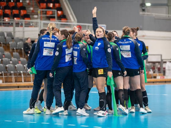 The Rostock players motivate themselves once again before the match TSV Bayer 04 Leverkusen vs Rostocker Handball Club, Handball, ALSCO Handballbundesliga Frauen, 14 Spieltag, Saison 2025 2026, 18 01 2026 TSV Bayer 04 Leverkusen vs Rostocker Handball Club, Handball, ALSCO Handballbundesliga Frauen, 18 Spieltag, Saison 2025 2026, 18 01 2026 Leverkusen Copyright: xEibner-Pressefoto ThomasxHaeslerx EP_THR