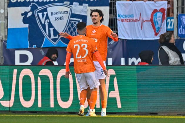 Fraser Hornby Darmstadt 9 cheers after scoring the 0 1 goal with Marco Richter Darmstadt 23 18 01 2026 Football VfL Bochum vs SV Darmstadt 98, Vonovia Ruhrstadion, Bochum, DFB DFL REGULATIONS PROHIBIT ANY USE OF PHOTOGRAPHS AS IMAGE SEQUENCES AND OR QUASI VIDEO Copyright: xpepphotox xHorstxMauelshagenx pep00321, pep_20260118_hm_255948