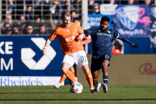 2 Soccer Bundesliga, VfL Bochum SV Darmstadt 98 18 01 2026 duel Fabian Holland SV Darmstadt 98, 32 , Moritz Broni Kwarteng VfL Bochum, 11 2 Soccer Bundesliga, VfL Bochum SV Darmstadt 98, VONONVIA Ruhrstadion on 18 01 2026 DFL REGULATIONS PROHIBIT ANY USE OF PHOTOGRAPHS AS IMAGE SEQUENCES AND OR QUASI VIDEO Copyright: xBEAUTIFULxSPORTS Wunderlx