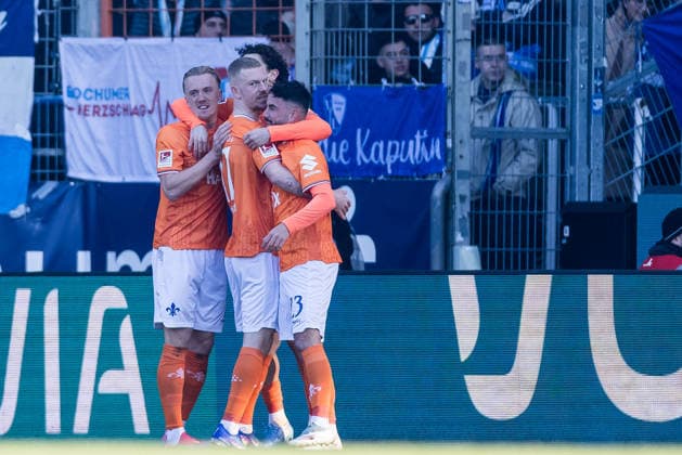 2 Soccer Bundesliga, VfL Bochum SV Darmstadt 98 18 01 2026 Cheers for 0 1 by Fraser Hornby SV Darmstadt 98, 9 2 Soccer Bundesliga, VfL Bochum SV Darmstadt 98, VONONVIA Ruhrstadion on 18 01 2026 DFL REGULATIONS PROHIBIT ANY USE OF PHOTOGRAPHS AS IMAGE SEQUENCES AND OR QUASI VIDEO Copyright: xBEAUTIFULxSPORTS Wunderlx