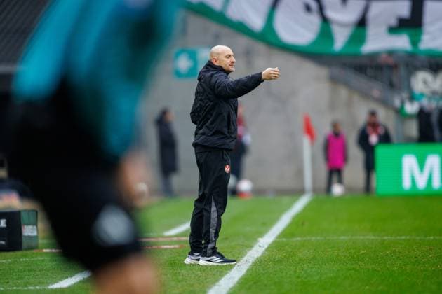 Thorsten Lieberknecht Coach 1 FC Kaiserslautern on the touchline, 1 FC Kaiserslautern vs Hannover 96, Football, 2 Bundesliga, Matchday 18, Season 2025 2026, 18 01 2025 1 FC Kaiserslautern vs Hannover 96, Football, 2 Bundesliga, Matchday 18, Season 2025 2026, 18 01 2025 Copyright: xEibner-Pressefoto AlexanderxNeisx EP_ANS