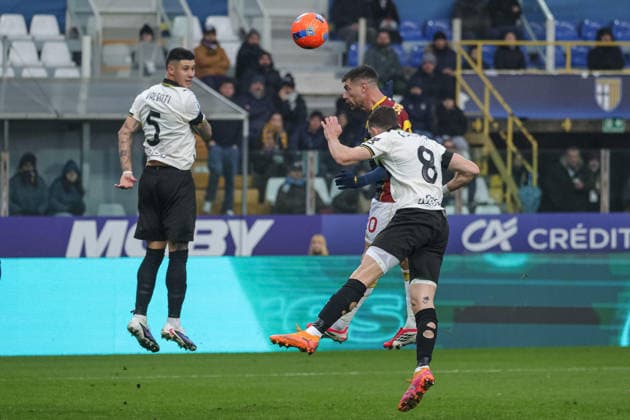 January 18, 2026, Parma: Header of Genoa™s Stefano Sabelli during the italian soccer Serie A match between Parma Calcio 1913 vs Genoa CFC on january 18, 2026 at the Stadio Ennio Tardini in Parma, Italy. ANSA Soccer: Serie A; Parma Vs Genoa  - ZUMAa110 20260118_zaf_a110_006 Copyright: xLorenzoxCattanix
