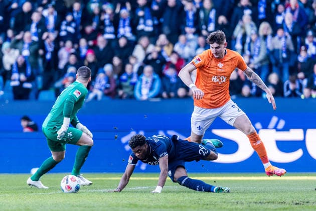 2 Soccer Bundesliga, VfL Bochum SV Darmstadt 98 18 01 2026 Farid Alfa Ruprecht VfL Bochum, 29 prevails against Matej Maglica SV Darmstadt 98, 5 and Marcel Schuhen SV Darmstadt 98, 1 2 Soccer Bundesliga, VfL Bochum SV Darmstadt 98, VONONVIA Ruhrstadion on 18 01 2026 DFL REGULATIONS PROHIBIT ANY USE OF PHOTOGRAPHS AS IMAGE SEQUENCES AND OR QUASI VIDEO Copyright: xBEAUTIFULxSPORTS Wunderlx