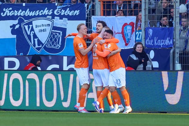 Goal celebration for 1 0 for Darmstadt 98 by Fraser Hornby SV Darmstadt 98 , Marco Richter SV Darmstadt 98 , Isac Lidberg SV Darmstadt 98 GER, VfL Bochum vs SV Darmstadt 98, Football, 2 Liga, Matchday 18, Season 2025 2026, 18 01 2026 DFL REGULATES PROHIBIT ANY USE OF PHOTOGRAPHS AS IMAGE SEQUENCES AND OR QUASI VIDEO GER, VfL Bochum vs SV Darmstadt 98, Football, 2 Liga, Matchday 18, Season 2025 2026, 18 01 2026 Bochum Copyright: xEibner-Pressefoto FrankxZeisingx EP_FZG