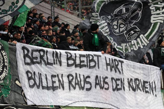 2 Bundesliga 1 FC Kaiserslautern Hannover 96 on 18 01 2026 at Fritz Walter Stadion in Kaiserslautern Fans Ultras Spectators Hannover 96, atmosphere, scarves, flags banner police operation police at Hertha BSC Berlin on 17 01 2026 SM