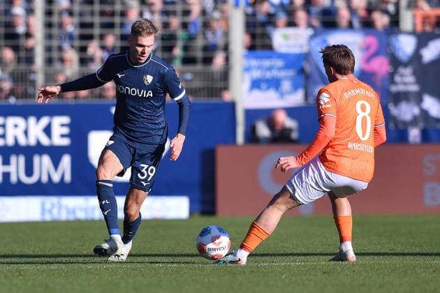 Soccer 2 Bundesliga 18 Matchday VfL Bochum SV Darmstadt 98 on 18 01 2026 at Vonovia Ruhrstadion in Bochum Leandro Morgalla Bochum , left Luca Marsiler Darmstadt , right DFL regulations prohibit any use of photographs as image sequences and or quasi video xRx