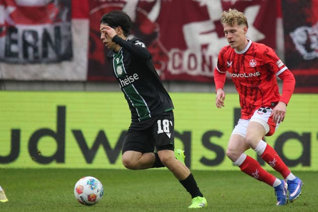 2 Bundesliga 1 FC Kaiserslautern Hannover 96 on 18 01 2026 at the Fritz Walter Stadium in Kaiserslautern Daisuke Yokota Hannover 96 Mika Haas 1 FC Kaiserslautern duel, action, action, battle for the ball SM