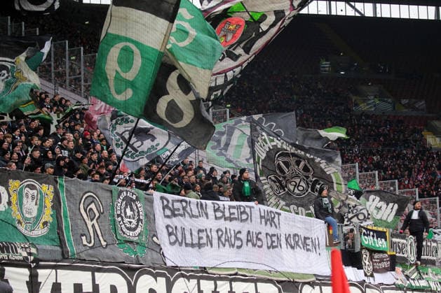 2 Bundesliga 1 FC Kaiserslautern Hannover 96 on 18 01 2026 at the Fritz Walter Stadium in Kaiserslautern Fans Ultras Spectators Hannover 96, atmosphere, scarves, flags banner police operation police at Hertha BSC Berlin on 17 01 2026 SM
