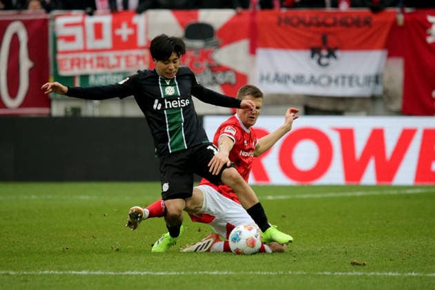 2 Bundesliga 1 FC Kaiserslautern Hannover 96 on 18 01 2026 at the Fritz Walter Stadium in Kaiserslautern Daisuke Yokota Hannover 96 Fabian Kunze 1 FC Kaiserslautern duel, action, action, battle for the ball SM