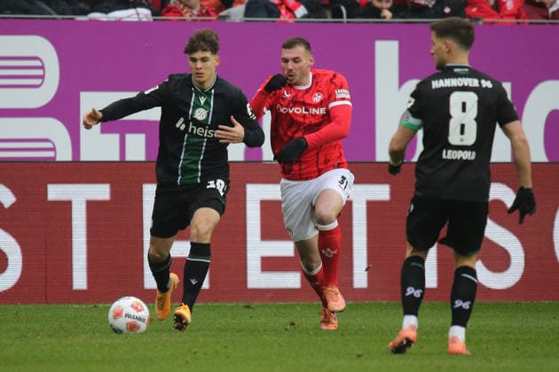 2 Bundesliga 1 FC Kaiserslautern Hannover 96 on 18 01 2026 at Fritz Walter Stadium in Kaiserslautern Noah Weißhaupt Hannover 96 Luca Sirch 1 FC Kaiserslautern duel, action, action, battle for the ball SM