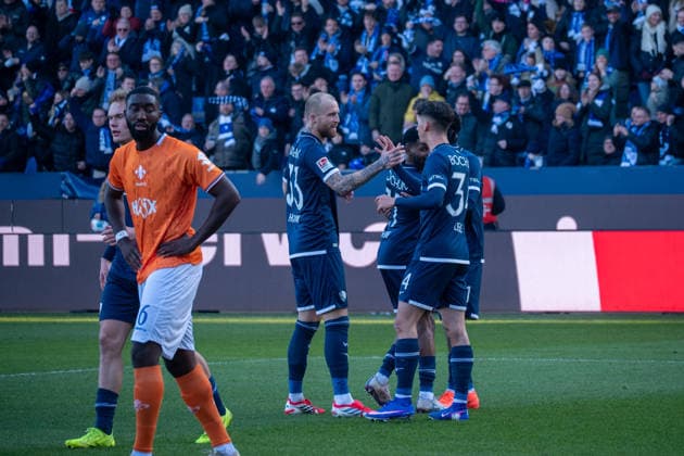 Germany 2 Bundesliga 2025 26 Vfl Bochum vs SV Darmstadt 98,18 Matchday 18 01 2026 Vonovia Ruhstadion Bochum Jubeltor Cajetan Lenz Vfl Bochum,34 Philipp Hofmann Vfl Bochum,33 Noah Loosli Vfl Bochum,20 Copyright: xOrhanxHabashx
