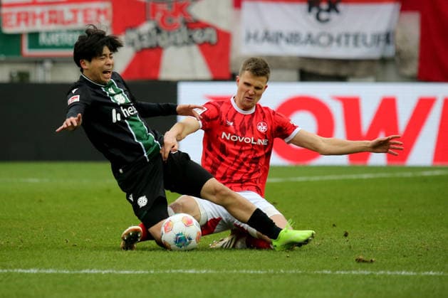 2 Bundesliga 1 FC Kaiserslautern Hannover 96 on 18 01 2026 at the Fritz Walter Stadium in Kaiserslautern Daisuke Yokota Hannover 96 Fabian Kunze 1 FC Kaiserslautern duel, action, action, battle for the ball SM