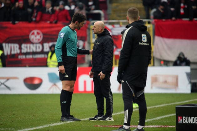 2 Bundesliga 1 FC Kaiserslautern Hannover 96 on 18 01 2026 at Fritz Walter Stadium in Kaiserslautern Referee Referee Matthias Jöllenbeck Coach Torsten Lieberknecht 1 FC Kaiserslautern SM