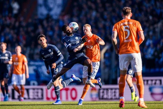 2 Soccer Bundesliga, VfL Bochum SV Darmstadt 98 18 01 2026 duel Moritz Broni Kwarteng VfL Bochum, 11 , Kai Klefisch SV Darmstadt 98, 17 2 Soccer Bundesliga, VfL Bochum SV Darmstadt 98, VONONVIA Ruhrstadion on 18 01 2026 DFL REGULATIONS PROHIBIT ANY USE OF PHOTOGRAPHS AS IMAGE SEQUENCES AND OR QUASI VIDEO Copyright: xBEAUTIFULxSPORTS Wunderlx