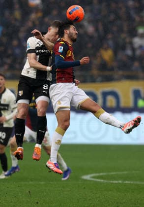 Parma™s Nahuel Estevez fight for the ball with Genoa™s Mikael Ellertsson during the Serie A soccer match between Parma and Genoa at the Ennio Tardini Stadium in Parma - Sunday , January 18, 2026. - Soccer .  Copyright: xGiannixSantandrea LaPressex