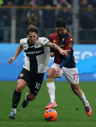 Parma™s Adrian Bernabe fight for the ball with Genoa™s Mikael Ellertsson during the Serie A soccer match between Parma and Genoa at the Ennio Tardini Stadium in Parma - Sunday , January 18, 2026. - Soccer .  Copyright: xGiannixSantandrea LaPressex