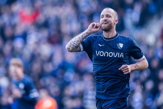 2 Soccer Bundesliga, VfL Bochum SV Darmstadt 98 18 01 2026 Cheering for 2 1 by Philipp Hofmann VfL Bochum, 33 , Goal, Goal celebration 2 Soccer Bundesliga, VfL Bochum SV Darmstadt 98, VONONVIA Ruhrstadion on 18 01 2026 DFL REGULATIONS PROHIBIT ANY USE OF PHOTOGRAPHS AS IMAGE SEQUENCES AND OR QUASI VIDEO Copyright: xBEAUTIFULxSPORTS Wunderlx