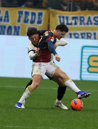 Genoa™s Vitinha fight for the ball with Parma™s Alessandro Circati during the Serie A soccer match between Parma and Genoa at the Ennio Tardini Stadium in Parma - Sunday , January 18, 2026. - Soccer .  Copyright: xGiannixSantandrea LaPressex