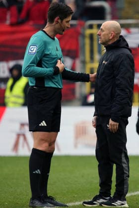 2 Bundesliga 1 FC Kaiserslautern Hannover 96 on 18 01 2026 at Fritz Walter Stadium in Kaiserslautern Referee Referee Matthias Jöllenbeck Coach Torsten Lieberknecht 1 FC Kaiserslautern SM