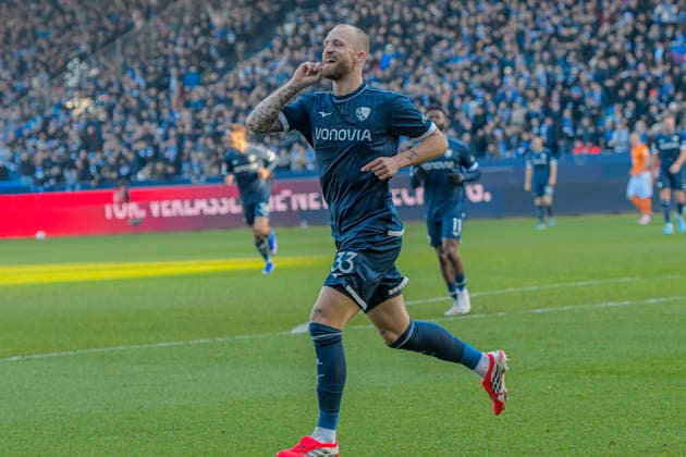Philipp Hofmann Bochum 33 cheers after the goal to 2 2 18 01 2026 Soccer VfL Bochum vs SV Darmstadt 98, Vonovia Ruhrstadion, Bochum, DFB DFL REGULATIONS PROHIBIT ANY USE OF PHOTOGRAPHS AS IMAGE SEQUENCES AND OR QUASI VIDEO Copyright: xpepphotox xHorstxMauelshagenx pep00321, pep_20260118_hm_256106