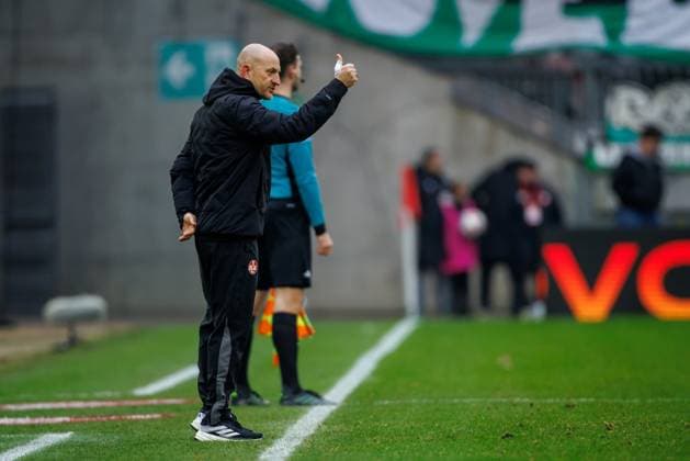 Thorsten Lieberknecht Coach 1 FC Kaiserslautern on the touchline, 1 FC Kaiserslautern vs Hannover 96, Football, 2 Bundesliga, Matchday 18, Season 2025 2026, 18 01 2025 1 FC Kaiserslautern vs Hannover 96, Football, 2 Bundesliga, Matchday 18, Season 2025 2026, 18 01 2025 Copyright: xEibner-Pressefoto AlexanderxNeisx EP_ANS