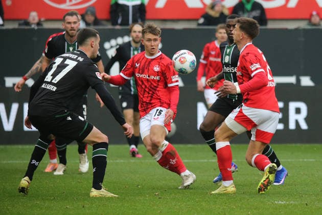 2 Bundesliga 1 FC Kaiserslautern Hannover 96 on 18 01 2026 at the Fritz Walter Stadium in Kaiserslautern Bastian Allgeier Hannover 96 Naatan Mikael Skyttä 1 FC Kaiserslautern Noel Aseko Hannover 96 Daniel Hanslik 1 FC Kaiserslautern duel, action, action, battle for the ball SM