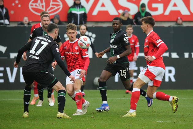 2 Bundesliga 1 FC Kaiserslautern Hannover 96 on 18 01 2026 at the Fritz Walter Stadium in Kaiserslautern Bastian Allgeier Hannover 96 Naatan Mikael Skyttä 1 FC Kaiserslautern Noel Aseko Hannover 96 Daniel Hanslik 1 FC Kaiserslautern duel, action, action, battle for the ball SM