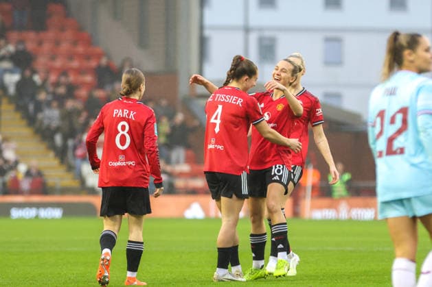 Manchester United, ManU Women v Burnley FC Women - Adobe Women s FA Cup 4th Round 25 26 Manchester United s Maya Le Tissier scores first goal for their club and celebrates with team against Burnley Women - Adobe Women s FA Cup 4th Round 18.01.2026 Leigh Leigh Sports Village United Kingdom Copyright: xZacharyxLockex