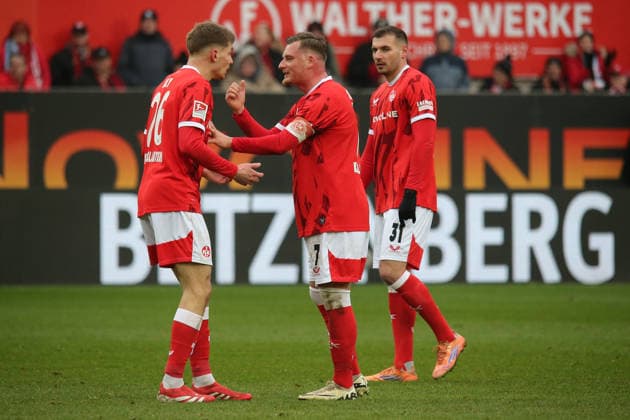 2 Bundesliga 1 FC Kaiserslautern Hannover 96 on 18 01 2026 at the Fritz Walter Stadium in Kaiserslautern Paul Joly 1 FC Kaiserslautern Marlon Ritter 1 FC Kaiserslautern Luca Sirch 1 FC Kaiserslautern SM