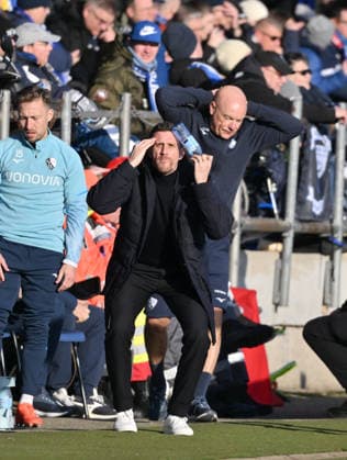 Coach Uwe Rösler VfL Bochum , Simon Zoller Head of Licensing VfL Bochum , Felix Passlack VfL Bochum , v re 18 01 2026, Fußball 2 Bundesliga, Saison 2025 2026, 18 Spieltag, VfL Bochum SV Darmstadt 98 DFL regulations prohibit any use of photographs as image sequences and or quasi video Bochum Vonovia Ruhrstadion Nordrhein Westfalen Germany Team2
