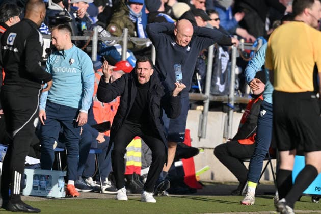 Coach Uwe Rösler VfL Bochum , Simon Zoller Head of Licensing VfL Bochum , Felix Passlack VfL Bochum , v re 18 01 2026, Fußball 2 Bundesliga, Saison 2025 2026, 18 Spieltag, VfL Bochum SV Darmstadt 98 DFL regulations prohibit any use of photographs as image sequences and or quasi video Bochum Vonovia Ruhrstadion Nordrhein Westfalen Germany Team2