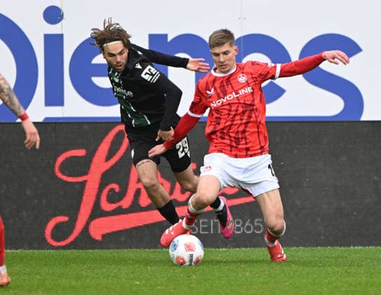Soccer 2 Bundesliga Season 2025 26 1 FC Kaiserslautern 18 02 2026 Fritz Walter Stadion 1 FC Kaiserslautern fck Hannover 96 h Kolja OUDENNE Hannover 96 , li Paul JOLY 1 FC Kaiserslautern 1 FC Kaiserslautern