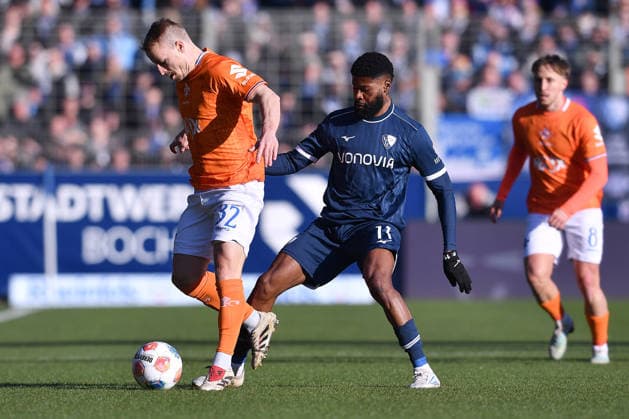 Soccer 2 Bundesliga 18 Matchday VfL Bochum SV Darmstadt 98 on 18 01 2026 at Vonovia Ruhrstadion in Bochum Fabian Holland Darmstadt , left Moritz Broni Kwarteng Bochum , right DFL regulations prohibit any use of photographs as image sequences and or quasi video xRx