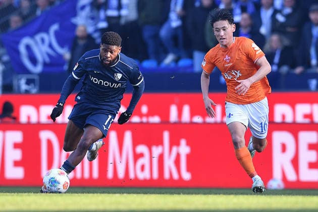 Soccer 2 Bundesliga 18 Matchday VfL Bochum SV Darmstadt 98 on 18 01 2026 at Vonovia Ruhrstadion in Bochum Moritz Broni Kwarteng Bochum , left Hiroki Akiyama Darmstadt , right DFL regulations prohibit any use of photographs as image sequences and or quasi video xRx