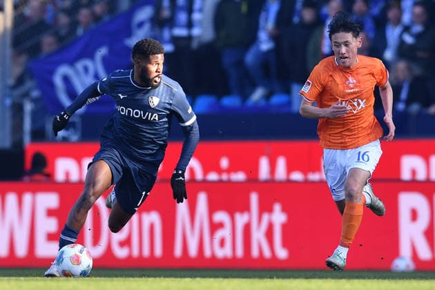 Soccer 2 Bundesliga 18 Matchday VfL Bochum SV Darmstadt 98 on 18 01 2026 at Vonovia Ruhrstadion in Bochum Moritz Broni Kwarteng Bochum , left Hiroki Akiyama Darmstadt , right DFL regulations prohibit any use of photographs as image sequences and or quasi video xRx