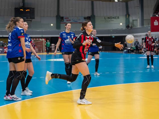 Britt van der Baan TSV Bayer 04 Leverkusen, 24 comes to throw in the circle TSV Bayer 04 Leverkusen vs Rostocker Handball Club, Handball, ALSCO Handballbundesliga Frauen, 14 Matchday, Season 2025 2026, 18 01 2026 TSV Bayer 04 Leverkusen vs Rostocker Handball Club, Handball, ALSCO Handballbundesliga Frauen, 18 Matchday, Season 2025 2026, 18 01 2026 Leverkusen Copyright: xEibner-Pressefoto ThomasxHaeslerx EP_THR