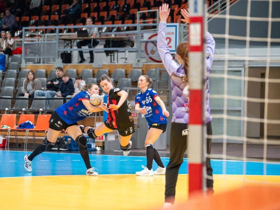 duel between Anna Sophia Franz Rostocker HC, 03 m Sophia Cormann TSV Bayer 04 Leverkusen, 10 and Megan Pieth Rostocker HC, 66 TSV Bayer 04 Leverkusen vs Rostocker Handball Club, Handball, ALSCO Handballbundesliga Frauen, 14 Spieltag, Saison 2025 2026, 18 01 2026 TSV Bayer 04 Leverkusen vs Rostocker Handball Club, Handball, ALSCO Handballbundesliga Frauen, 18 Spieltag, Saison 2025 2026, 18 01 2026 Leverkusen Copyright: xEibner-Pressefoto ThomasxHaeslerx EP_THR