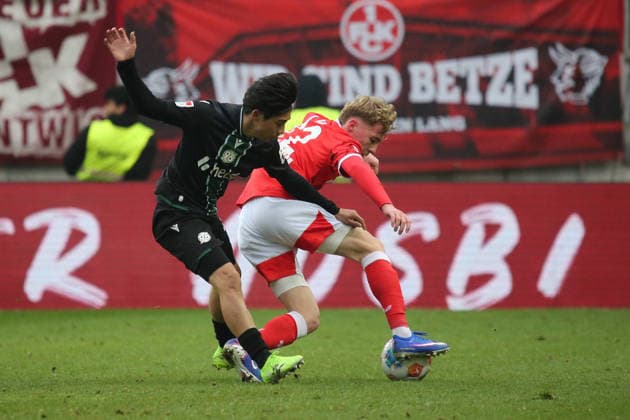 2 Bundesliga 1 FC Kaiserslautern Hannover 96 on 18 01 2026 at the Fritz Walter Stadium in Kaiserslautern Daisuke Yokota Hannover 96 Mika Haas 1 FC Kaiserslautern duel, action, action, battle for the ball SM