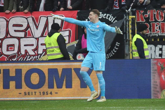 2 Bundesliga 1 FC Kaiserslautern Hannover 96 on 18 01 2026 at Fritz Walter Stadion in Kaiserslautern Julian Krahl 1 FC Kaiserslautern gives instructions, gesticulates, gesticulate with arms gives instructions, gesticulate SM