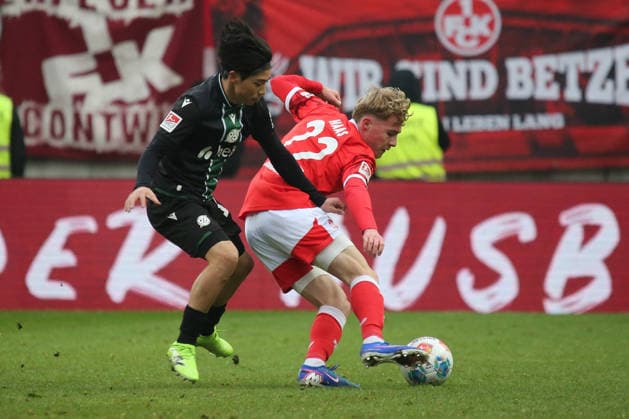 2 Bundesliga 1 FC Kaiserslautern Hannover 96 on 18 01 2026 at the Fritz Walter Stadium in Kaiserslautern Daisuke Yokota Hannover 96 Mika Haas 1 FC Kaiserslautern duel, action, action, battle for the ball SM