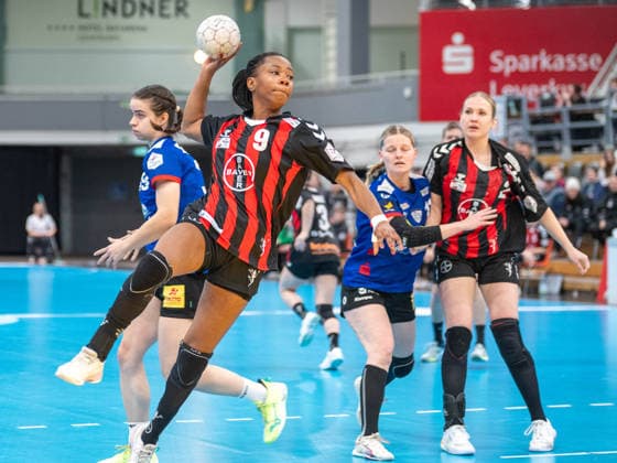 Jessy Marlonne Souza TSV Bayer 04 Leverkusen, 09 at the throw TSV Bayer 04 Leverkusen vs Rostocker Handball Club, Handball, ALSCO Handballbundesliga Frauen, 14 Matchday, Season 2025 2026, 18 01 2026 TSV Bayer 04 Leverkusen vs Rostocker Handball Club, Handball, ALSCO Handballbundesliga Frauen, 18 Matchday, Season 2025 2026, 18 01 2026 Leverkusen Copyright: xEibner-Pressefoto ThomasxHaeslerx EP_THR