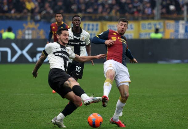 Parma™s fEmanuele Valeri ight for the ball with Genoa™s Lorenzo Colombo during the Serie A soccer match between Parma and Genoa at the Ennio Tardini Stadium in Parma - Sunday , January 18, 2026. - Soccer .  Copyright: xGiannixSantandrea LaPressex