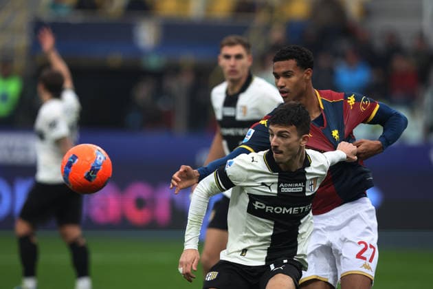 Parma™s Enrico Delprato fight for the ball with Genoa™s Alessandro Mercandalli during the Serie A soccer match between Parma and Genoa at the Ennio Tardini Stadium in Parma - Sunday , January 18, 2026. - Soccer .  Copyright: xGiannixSantandrea LaPressex