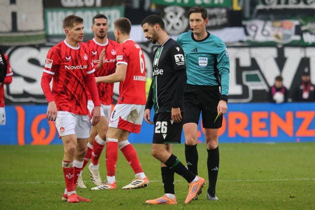 2 Bundesliga 1 FC Kaiserslautern Hannover 96 on 18 01 2026 at Fritz Walter Stadion in Kaiserslautern Waniss Taibi Hannover 96 after yellow card Referee Matthias Jöllenbeck SM