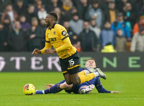 Wolverhampton, England, 18th January 2026. Yerson Mosquera of Wolverhampton Wanderers fouled by Lewis Hall during the Wolverhampton Wanderers vs Newcastle United Premier League match at Molineux, Wolverhampton. Picture credit should read: Andrew Yates Sportimage EDITORIAL USE ONLY. No use with unauthorised audio, video, data, fixture lists, club league logos or live services. Online in-match use limited to 120 images, no video emulation. No use in betting, games or single club league player publications. SPI_045_AY_Wolves_Newcastle SPI-4461-0044