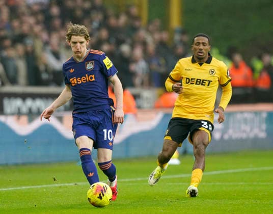 Wolverhampton, England, 18th January 2026. Anthony Gordon of Newcastle United and Jackson Tchatchoua of Wolverhampton Wanderers during the Wolverhampton Wanderers vs Newcastle United Premier League match at Molineux, Wolverhampton. Picture credit should read: Andrew Yates Sportimage EDITORIAL USE ONLY. No use with unauthorised audio, video, data, fixture lists, club league logos or live services. Online in-match use limited to 120 images, no video emulation. No use in betting, games or single club league player publications. SPI_047_AY_Wolves_Newcastle SPI-4461-0046