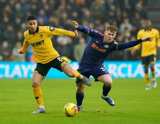 Wolverhampton, England, 18th January 2026. Joao Gomes of Wolverhampton Wanderers (l) ussles with Lewis Hall of Newcastle United (r) during the Wolverhampton Wanderers vs Newcastle United Premier League match at Molineux, Wolverhampton. Picture credit should read: Andrew Yates Sportimage EDITORIAL USE ONLY. No use with unauthorised audio, video, data, fixture lists, club league logos or live services. Online in-match use limited to 120 images, no video emulation. No use in betting, games or single club league player publications. SPI_048_AY_Wolves_Newcastle SPI-4461-0047