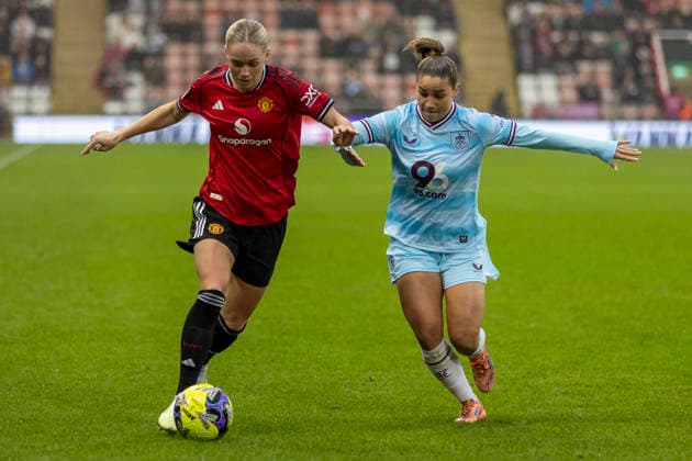 18th January 2026; Leigh Sports Village, Manchester, England; Womens FA Cup Football, Manchester United, ManU versus Burnley; Hanna Lundkvist of Manchester United Women under pressure from Alethea Paul of Burnley Women  TimxWilliams Content restricted for UK based newspaper
